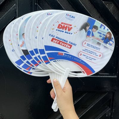 Quạt nhựa cầm tay không chỉ là một sản phẩm cần thiết trong mùa hè nóng bức mà còn là một công cụ quảng cáo hiệu quả. Với thiết kế độc đáo và in ấn chất lượng, quạt nhựa cầm tay của chúng tôi không chỉ giúp bạn giải tỏa nhiệt độ mà còn là cách tốt nhất để quảng bá thương hiệu của bạn.