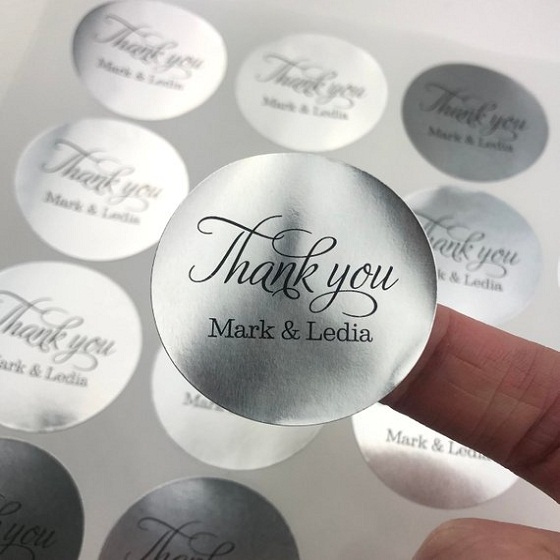Decal xi bạc được ứng dụng rộng rãi trong nhiều lĩnh vực, đặc biệt là niêm phong, bảo hành các sản phẩm cao cấp trong các ngành như điện tử, điện lạnh, máy móc cơ khí,… Decal xi bạc không chỉ giúp chứng minh hàng hóa chất lượng có nguồn gốc xuất xứ rõ ràng mà còn tạo uy tín cho thương hiệu của bạn trong mắt người tiêu dùng.