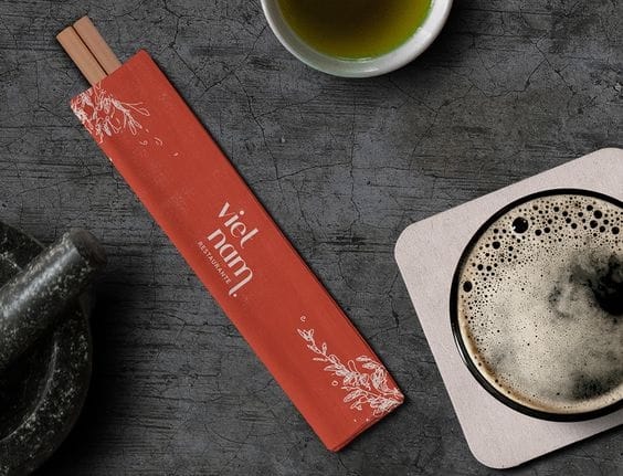 Quy Cách Và Báo Giá In Bao Đũa VN COLOR cung cấp dịch vụ in bao đũa với quy cách và thông tin báo giá rõ ràng: Kích Thước: 2,5 - 2,8 cm x 12 - 28,5 cm Loại Giấy: Ford 70, Ford 80, Ford 100, Couche 100, Couche 150,… In Offset: Tối đa 4 màu Số Lượng Tối Thiểu: 10.000 cái