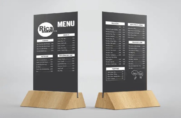 Ứng dụng của standee để bàn: Nhà hàng và quán cafe: Thường để quảng bá món ăn đặc biệt, chương trình khuyến mãi, hoặc menu combo. Cửa hàng bán lẻ: Để giới thiệu sản phẩm mới, giảm giá, hoặc các thông điệp quảng cáo nhỏ. Văn phòng và quầy tiếp tân: Để hướng dẫn khách hàng, giới thiệu công ty hoặc các dịch vụ chính. Sự kiện và triển lãm: Dùng để cung cấp thông tin ngắn gọn về các sản phẩm hoặc dịch vụ trưng bày. Standee để bàn là công cụ quảng cáo hiệu quả, giúp doanh nghiệp truyền tải thông điệp ngay tại nơi mà khách hàng dễ dàng nhìn thấy và tương tác.